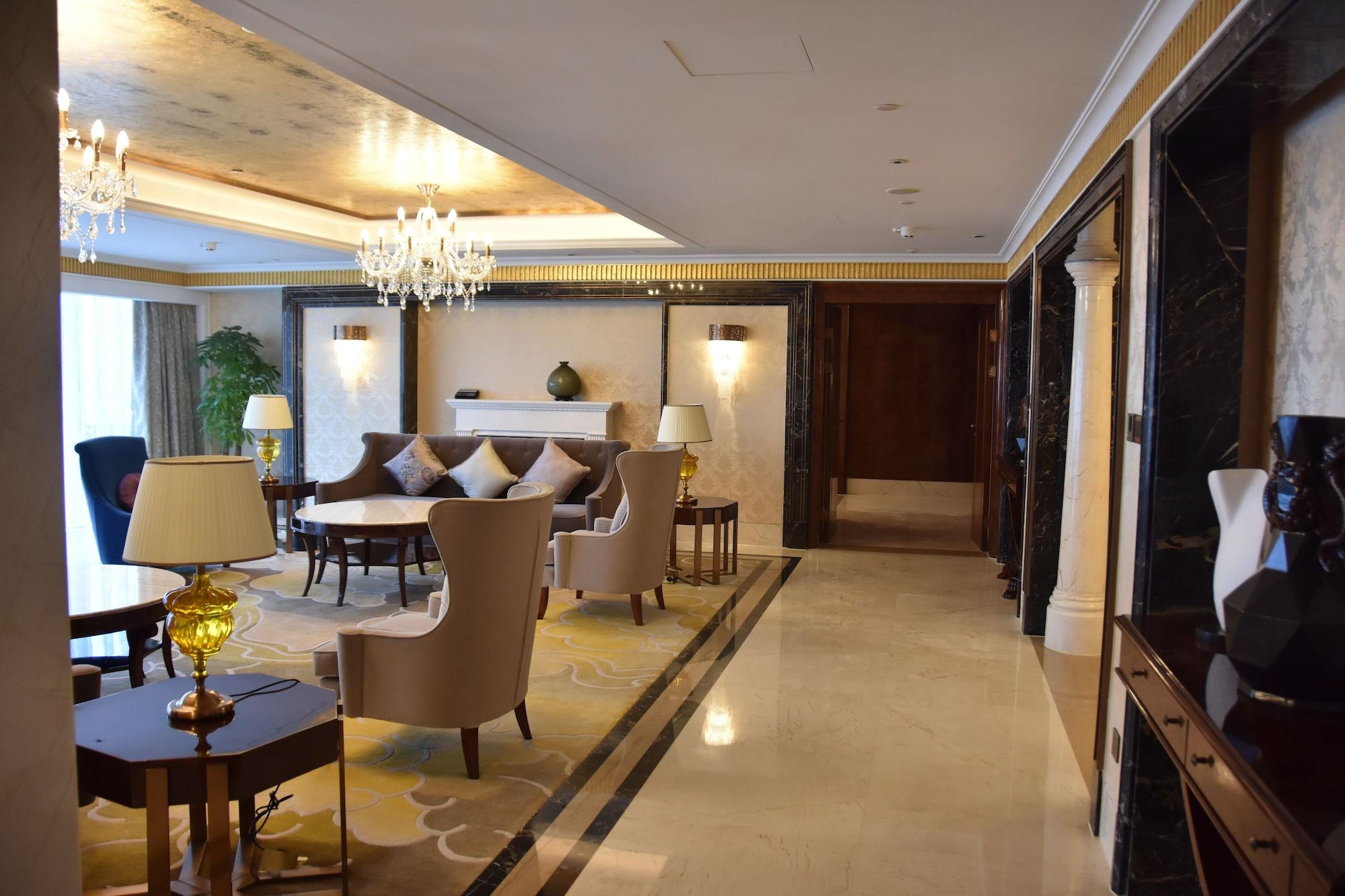 Hilton Wuhan Yangtze Riverside Eksteriør billede