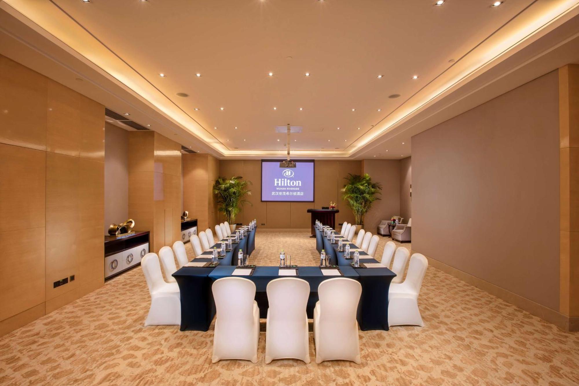 Hilton Wuhan Yangtze Riverside Eksteriør billede