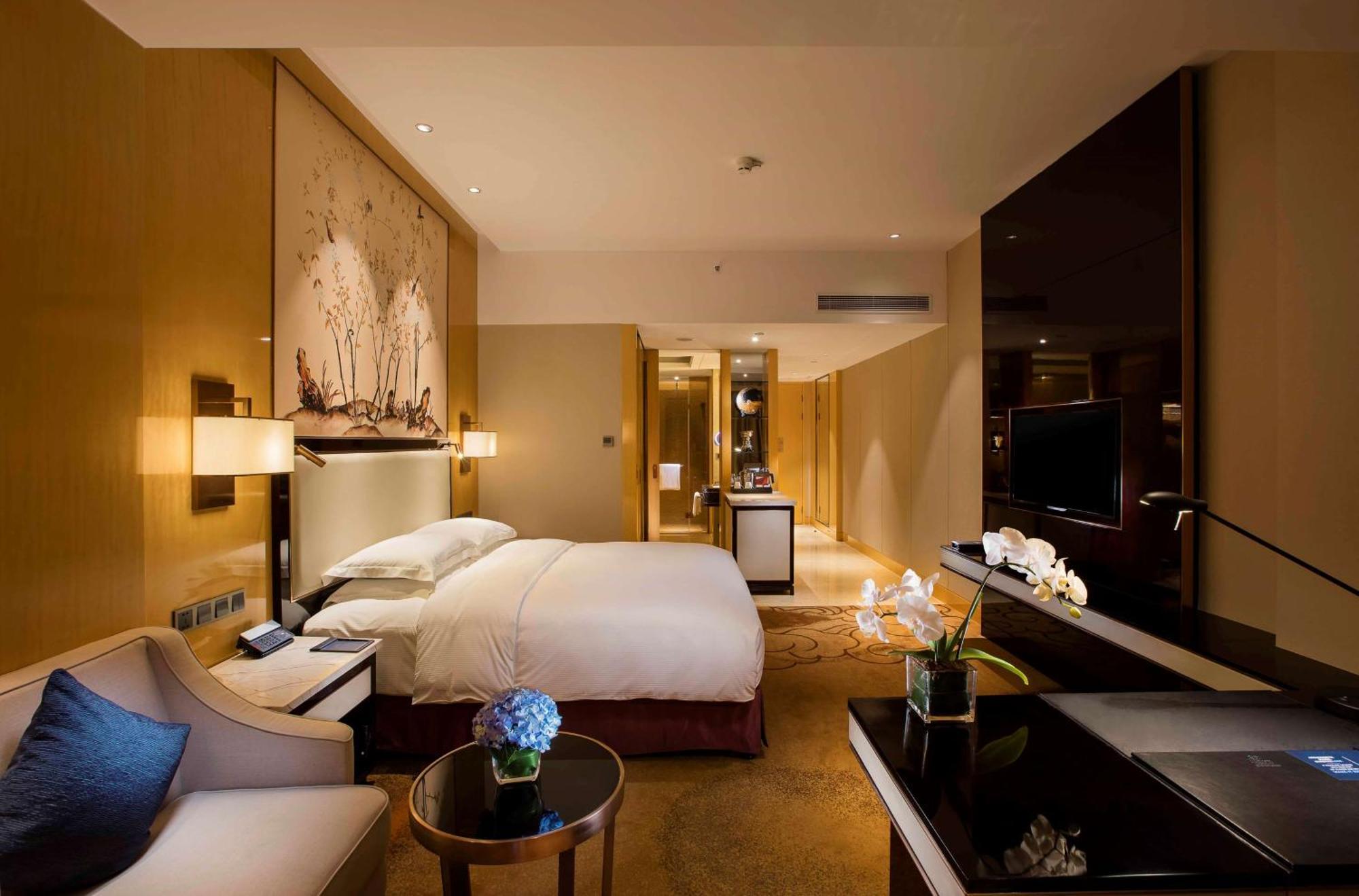 Hilton Wuhan Yangtze Riverside Eksteriør billede