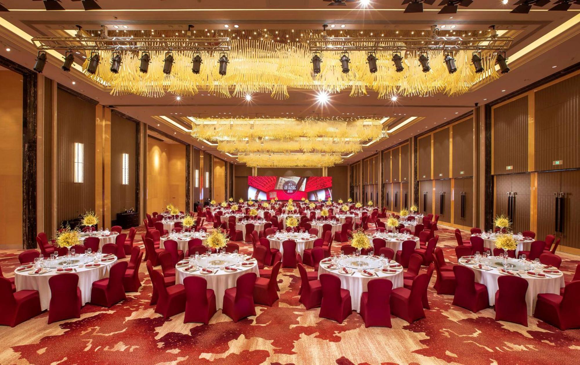 Hilton Wuhan Yangtze Riverside Eksteriør billede