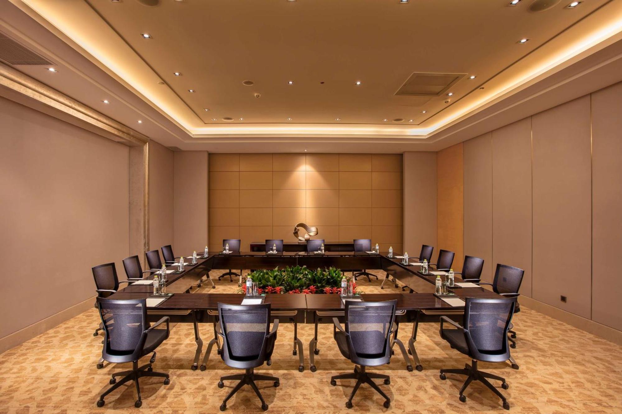 Hilton Wuhan Yangtze Riverside Eksteriør billede