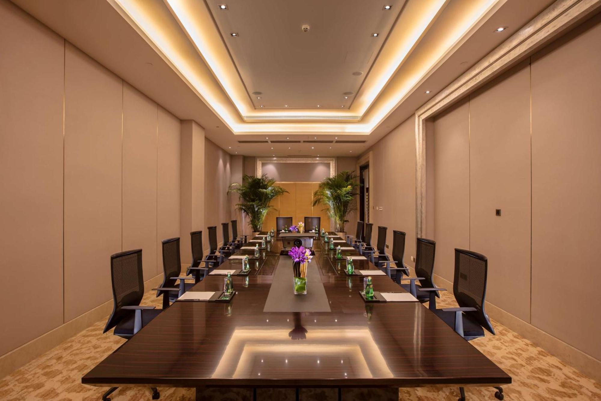 Hilton Wuhan Yangtze Riverside Eksteriør billede
