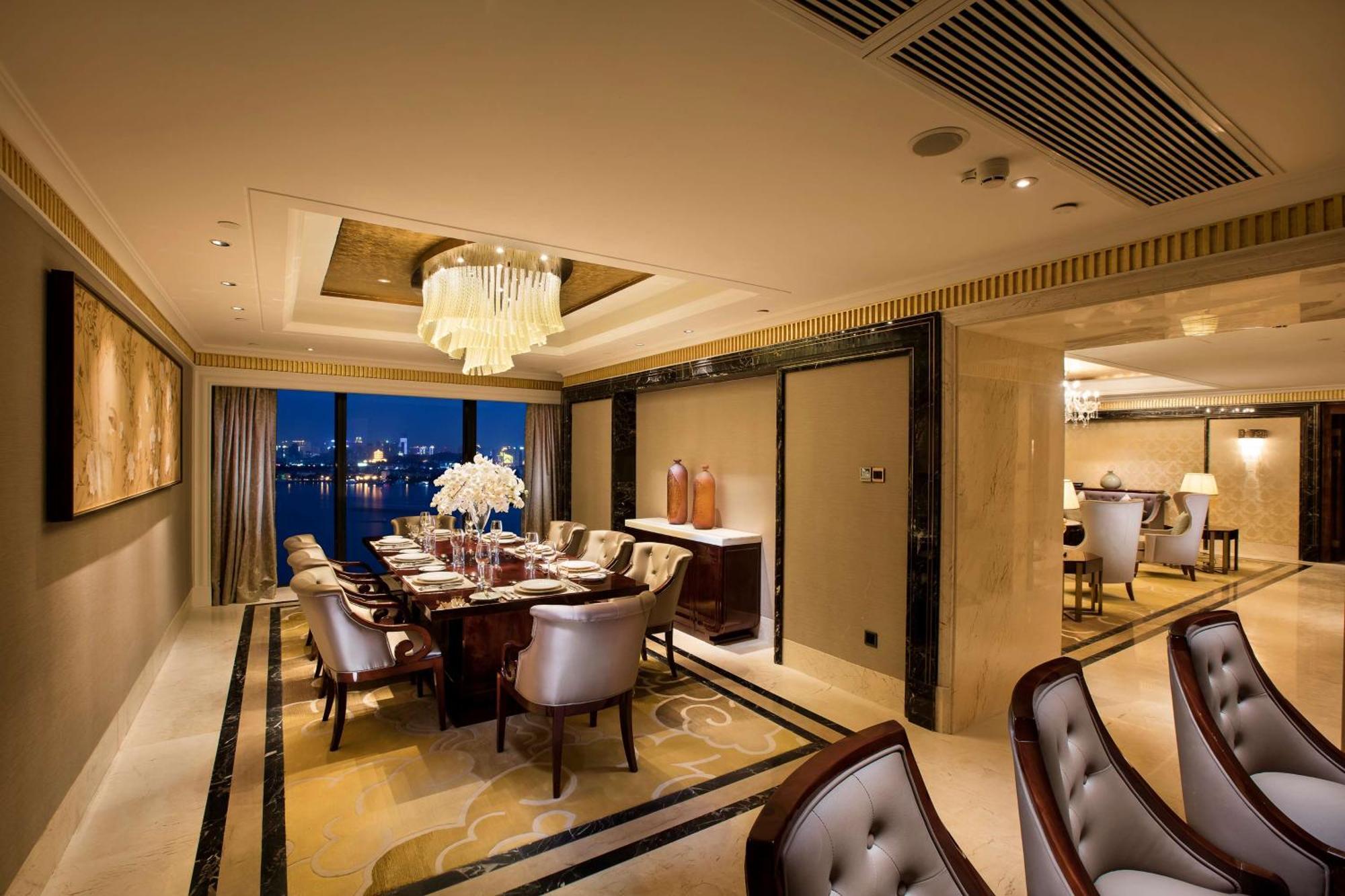 Hilton Wuhan Yangtze Riverside Eksteriør billede