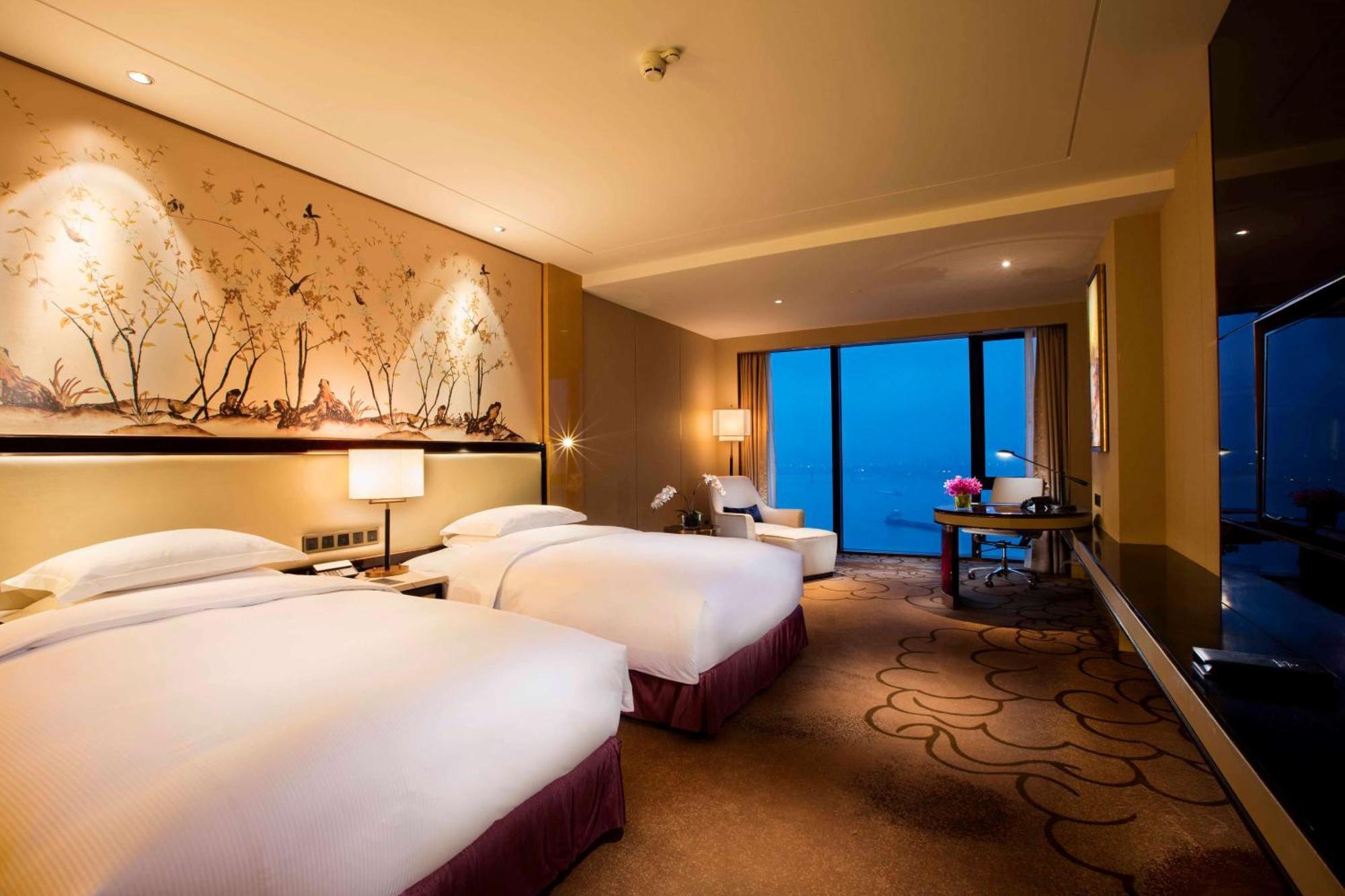 Hilton Wuhan Yangtze Riverside Eksteriør billede