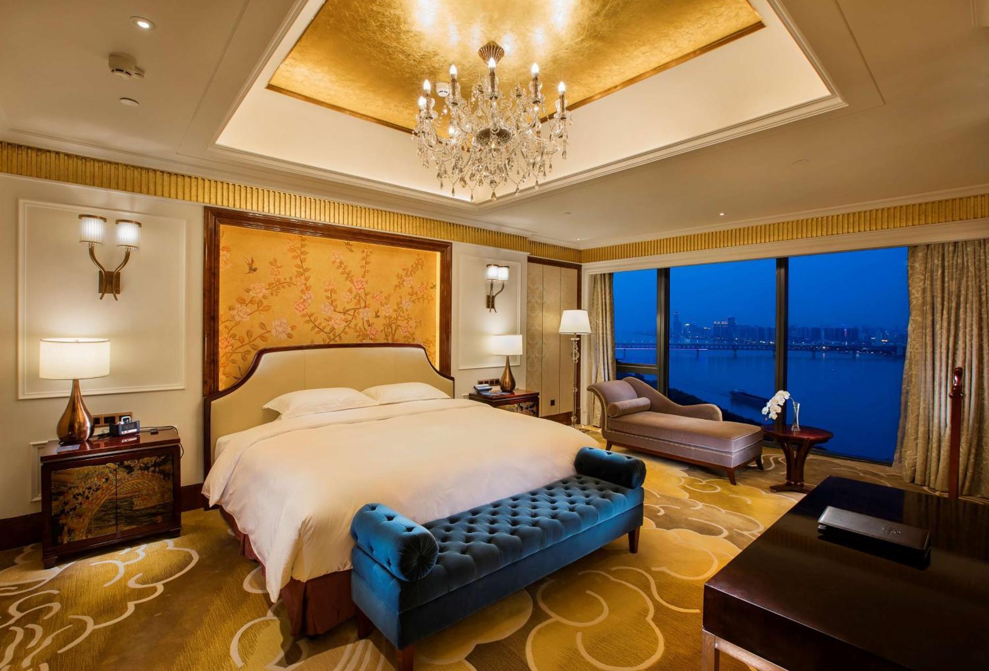Hilton Wuhan Yangtze Riverside Eksteriør billede