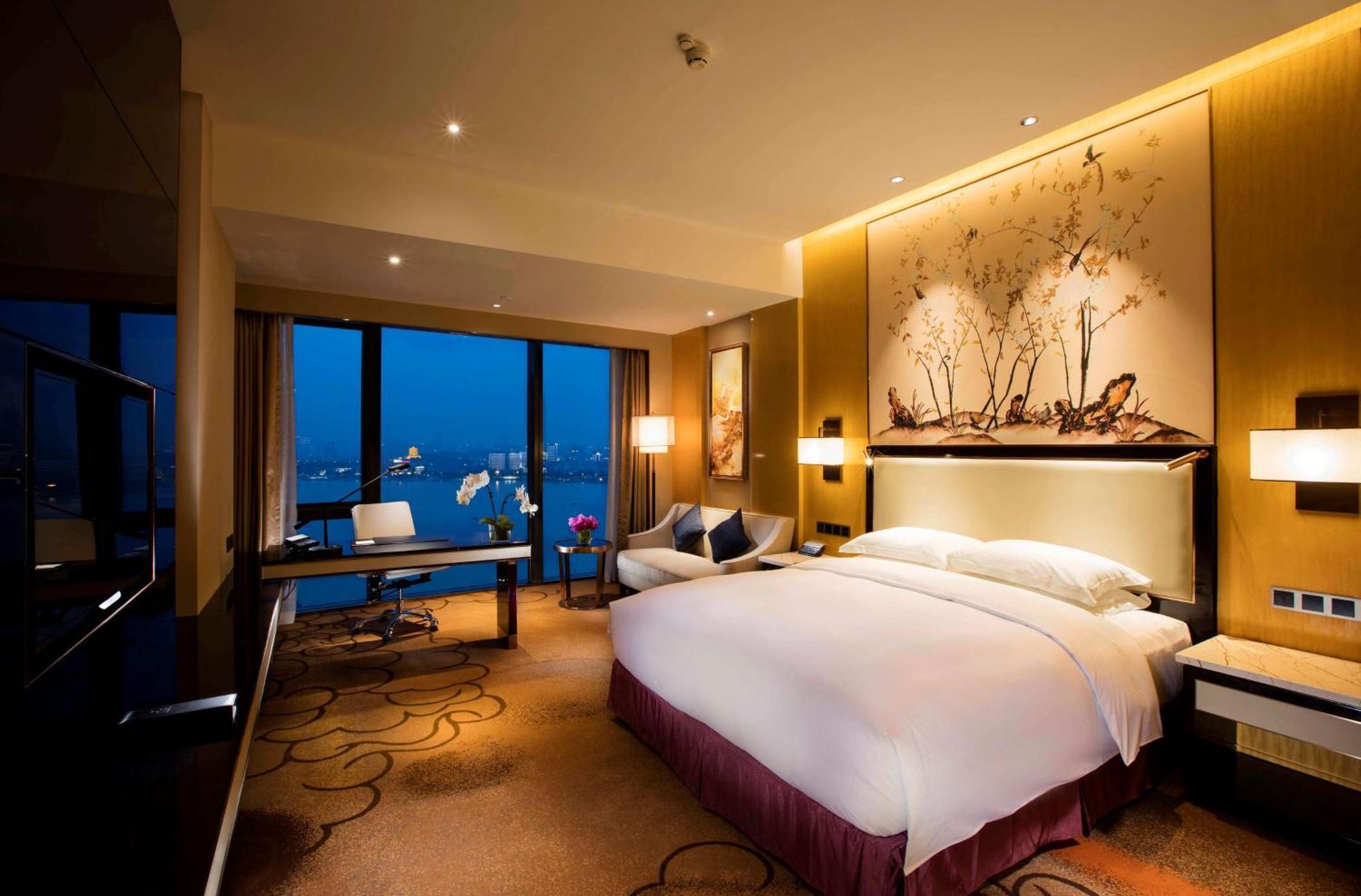 Hilton Wuhan Yangtze Riverside Eksteriør billede