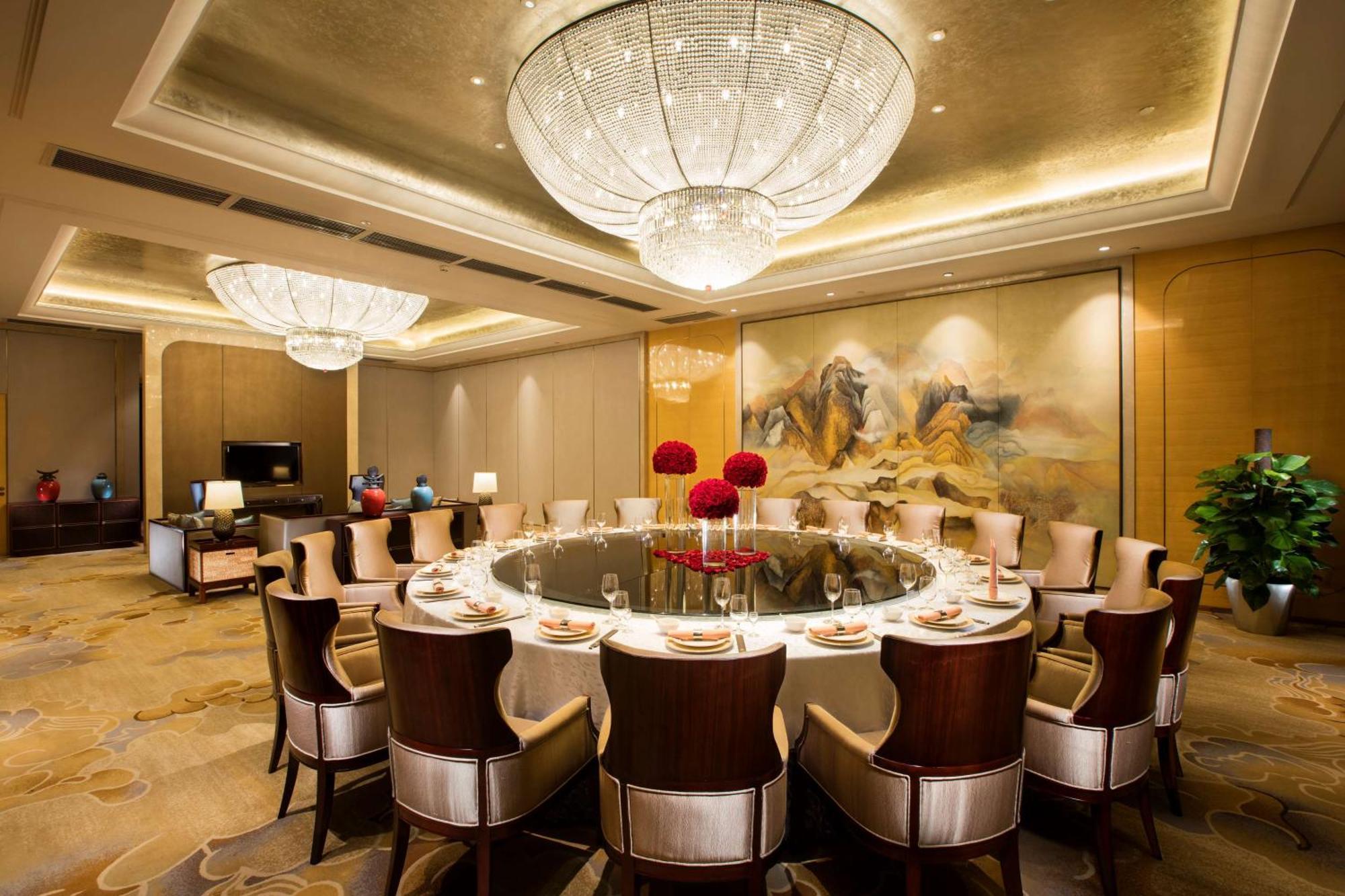 Hilton Wuhan Yangtze Riverside Eksteriør billede