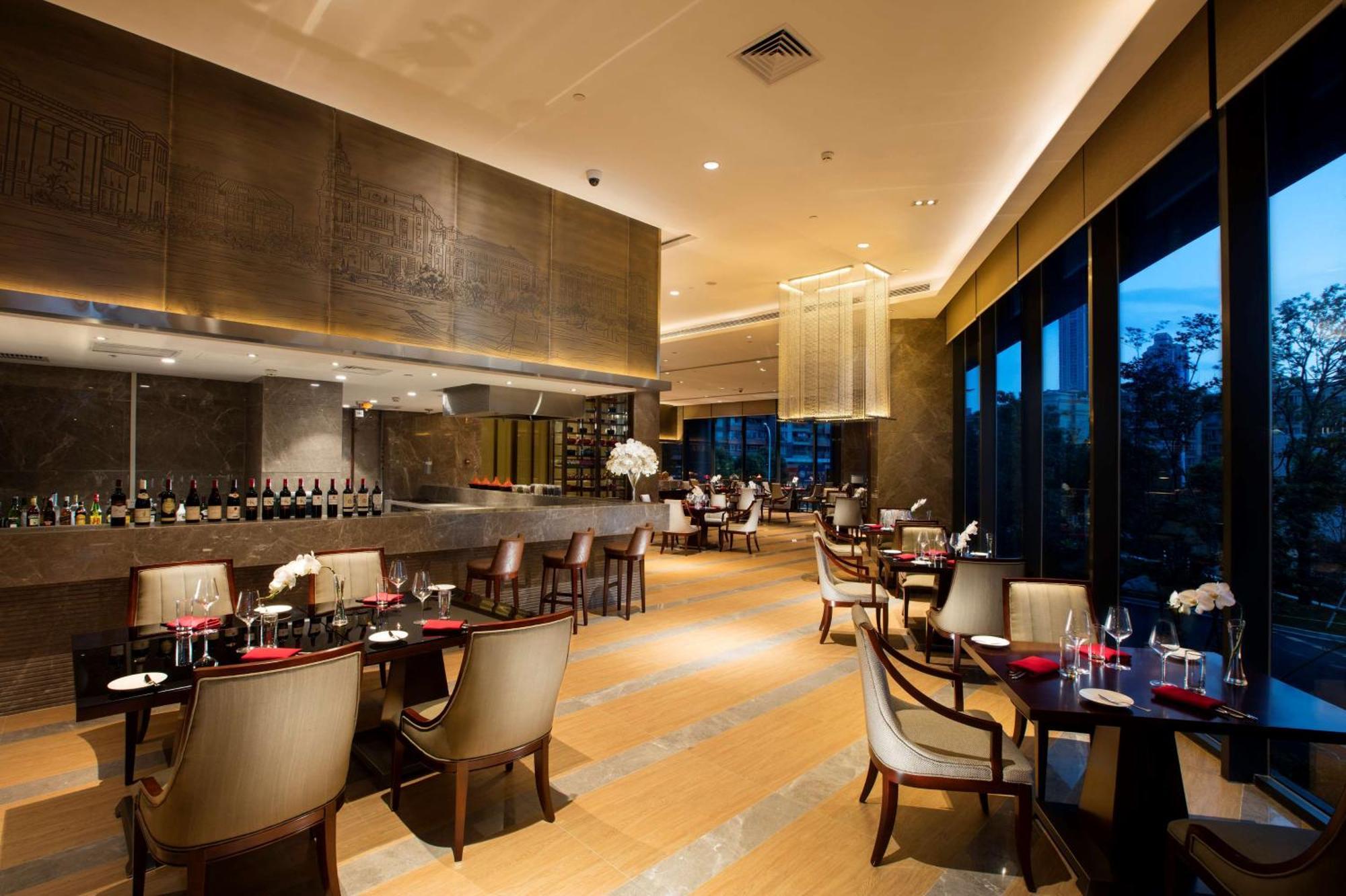 Hilton Wuhan Yangtze Riverside Eksteriør billede
