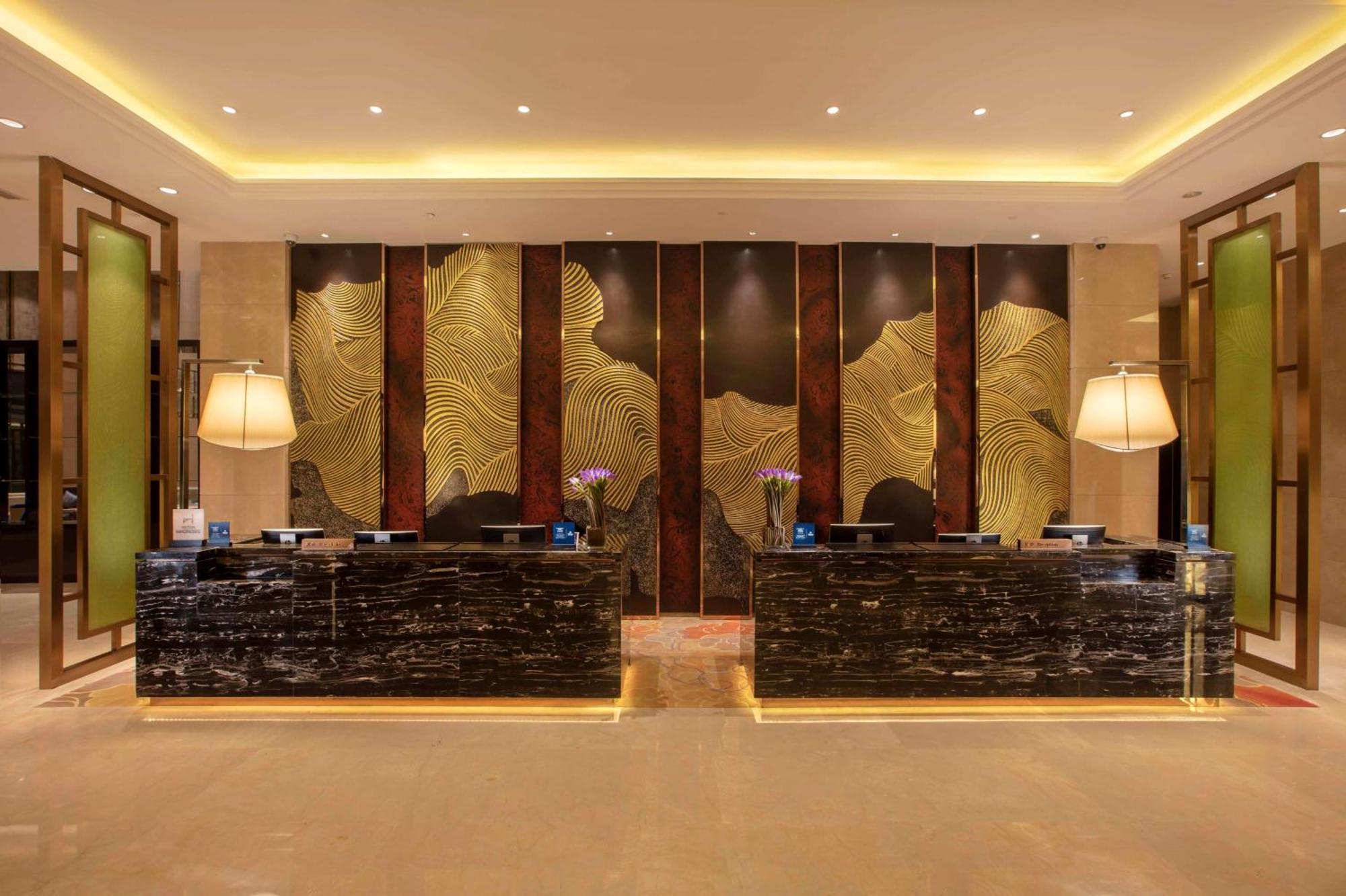 Hilton Wuhan Yangtze Riverside Eksteriør billede