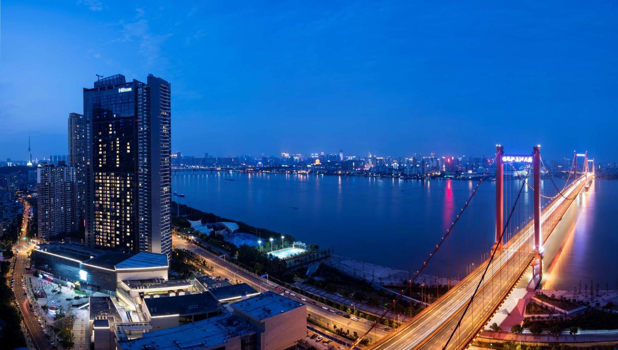 Hilton Wuhan Yangtze Riverside Eksteriør billede