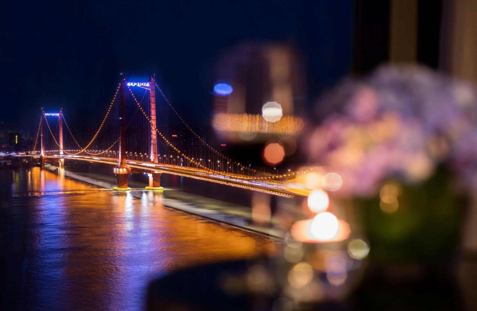 Hilton Wuhan Yangtze Riverside Eksteriør billede