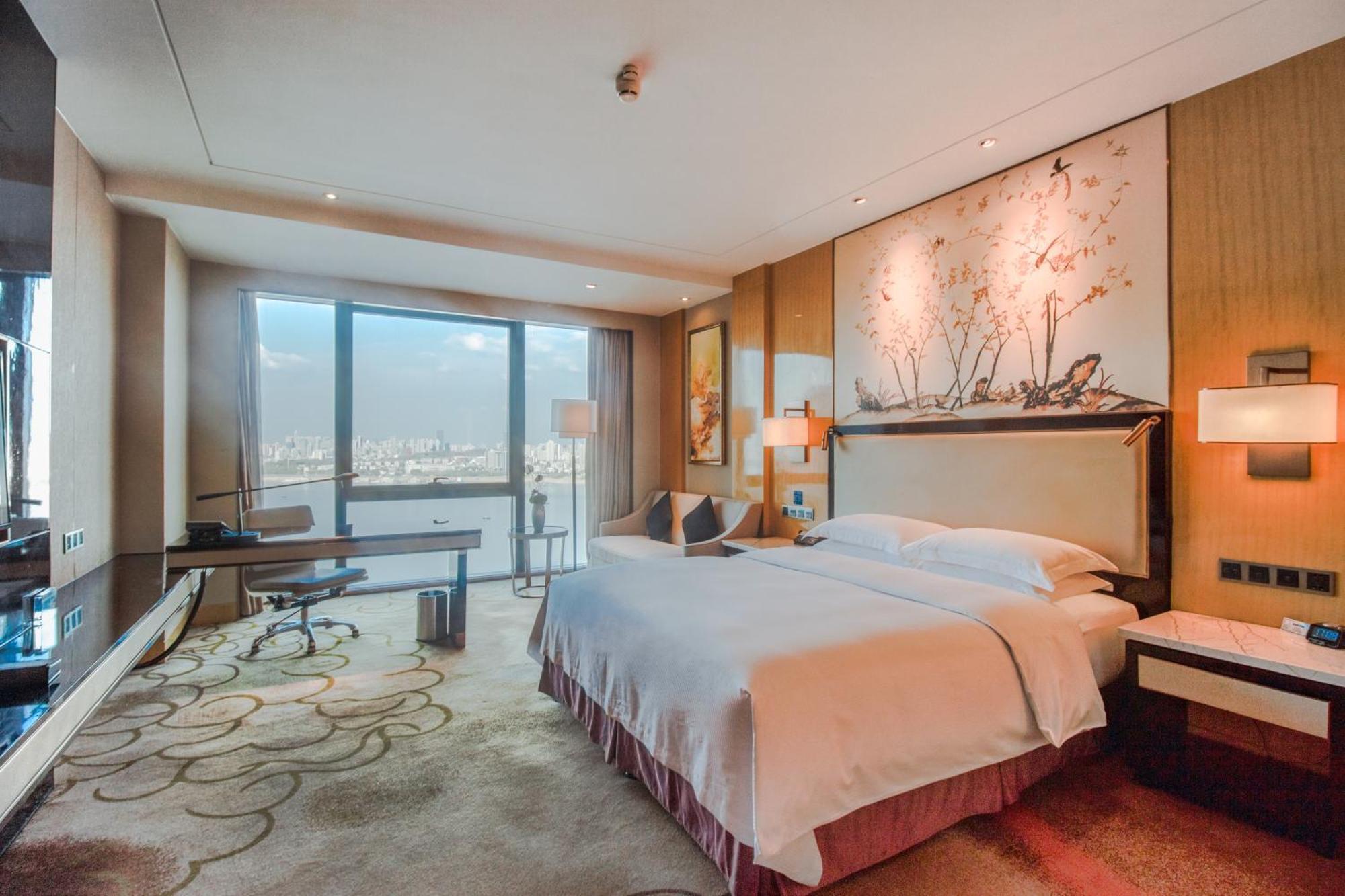 Hilton Wuhan Yangtze Riverside Eksteriør billede