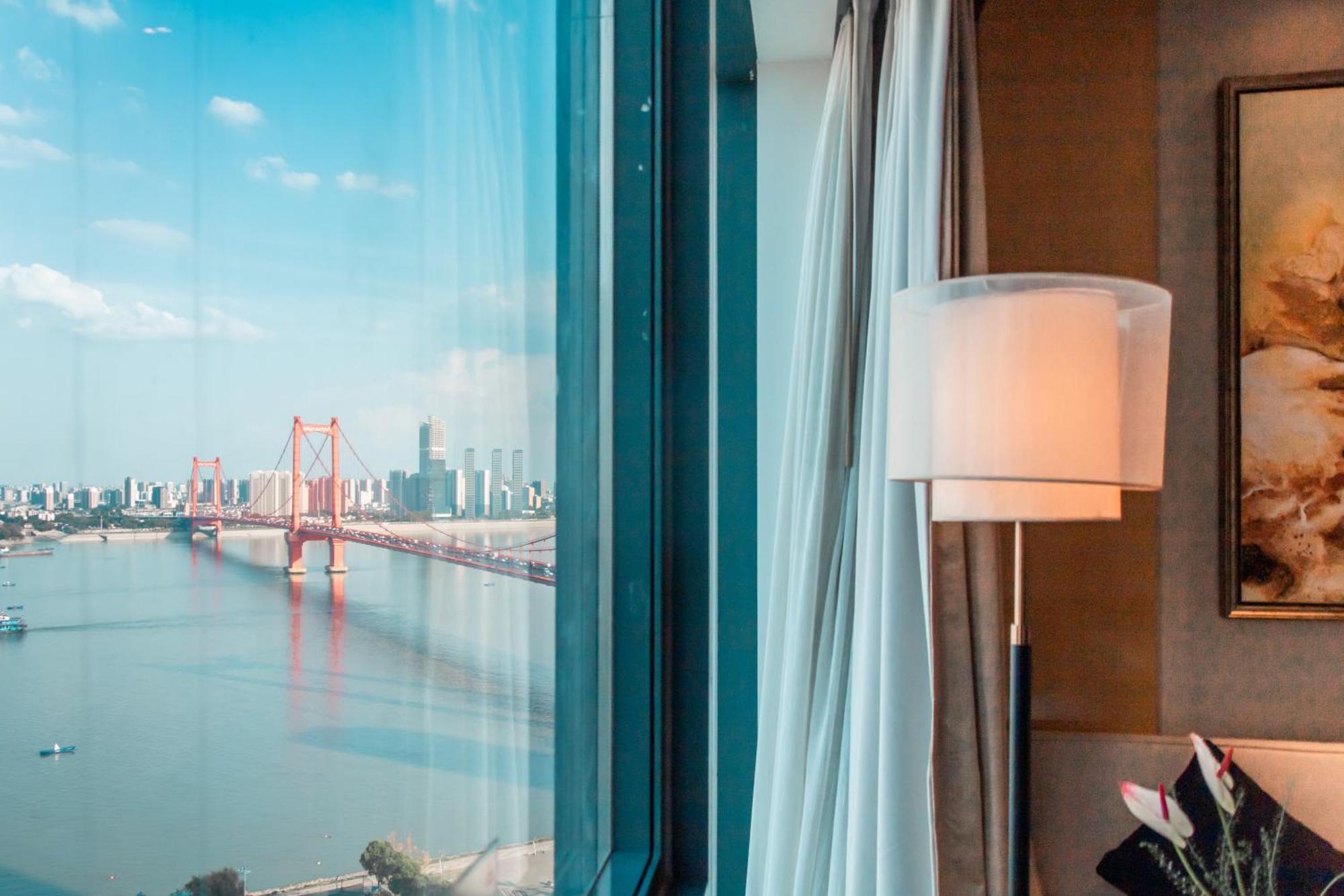Hilton Wuhan Yangtze Riverside Eksteriør billede