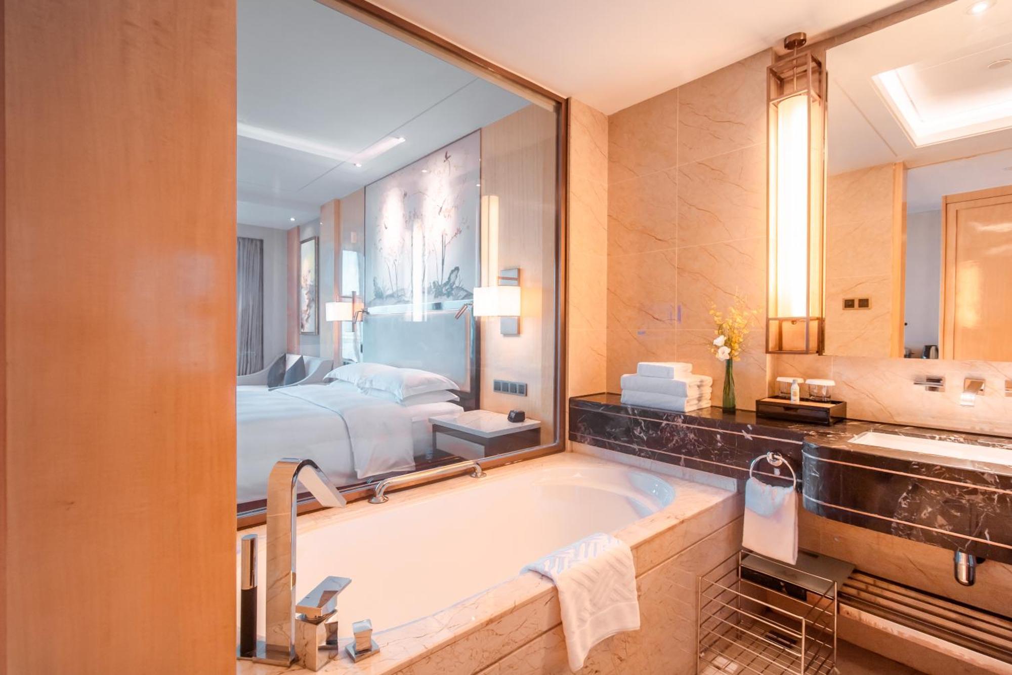 Hilton Wuhan Yangtze Riverside Eksteriør billede