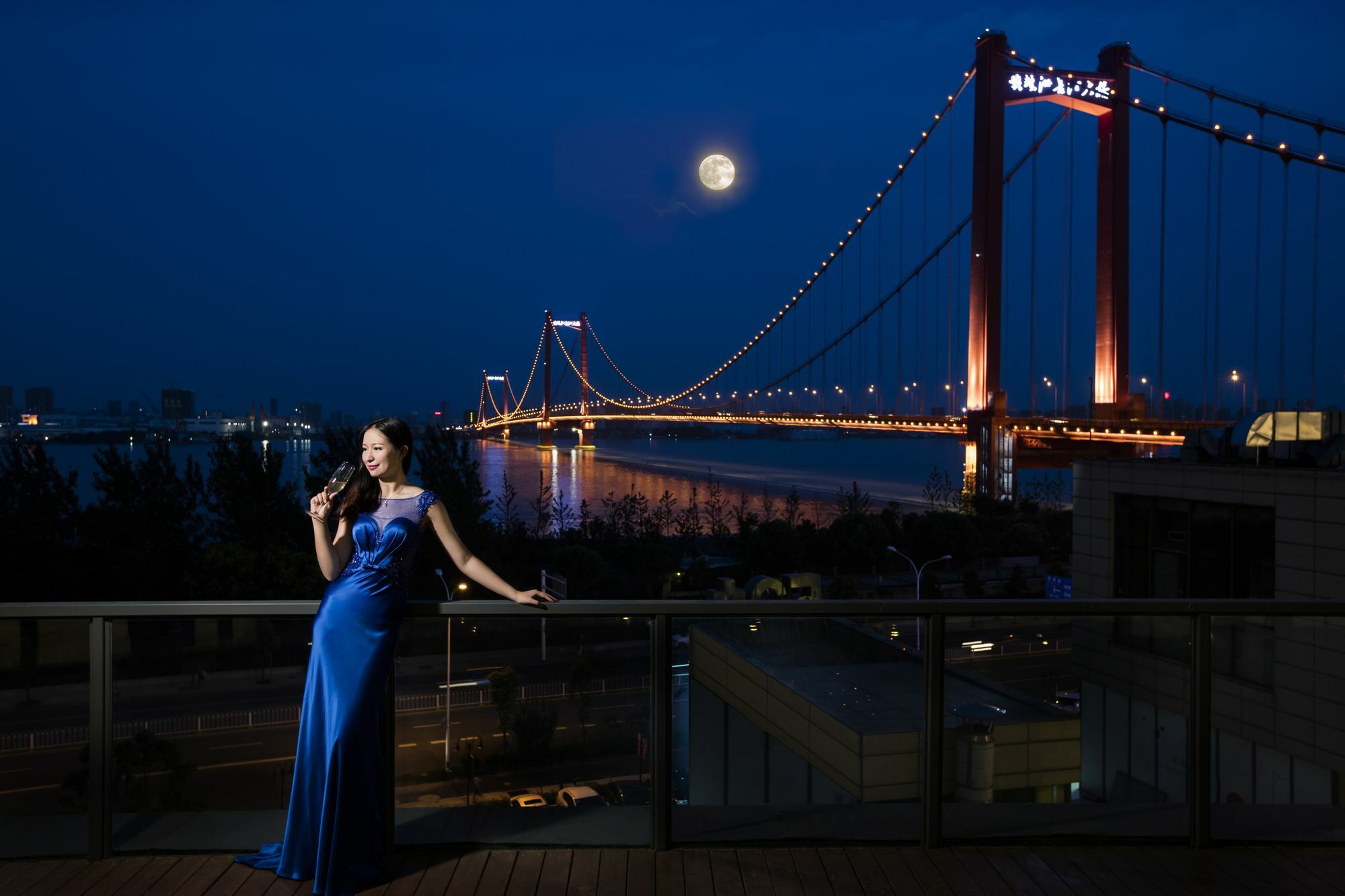 Hilton Wuhan Yangtze Riverside Eksteriør billede
